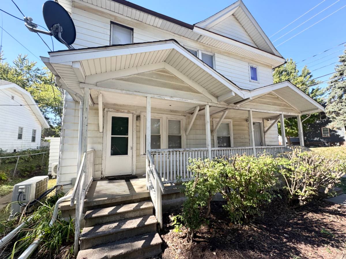Apartment for rent at 601 S Clayton, Bloomington, IL 61701