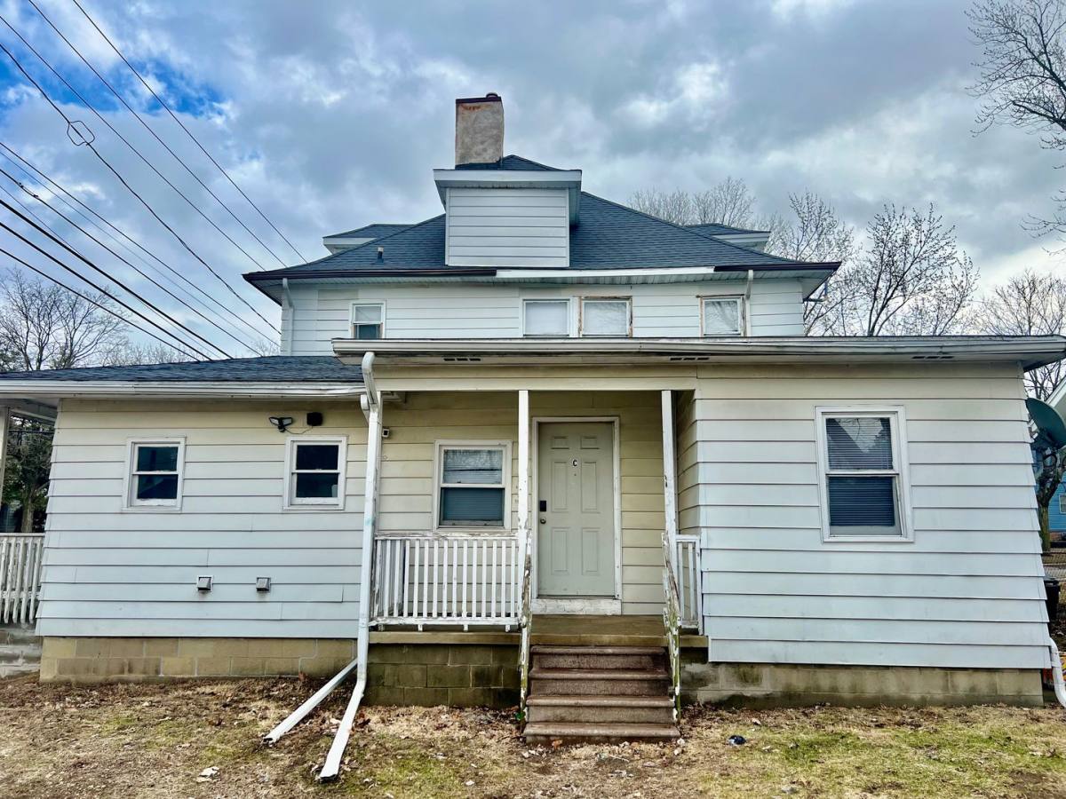 Apartment for rent at 601 S Clayton, Bloomington, IL 61701