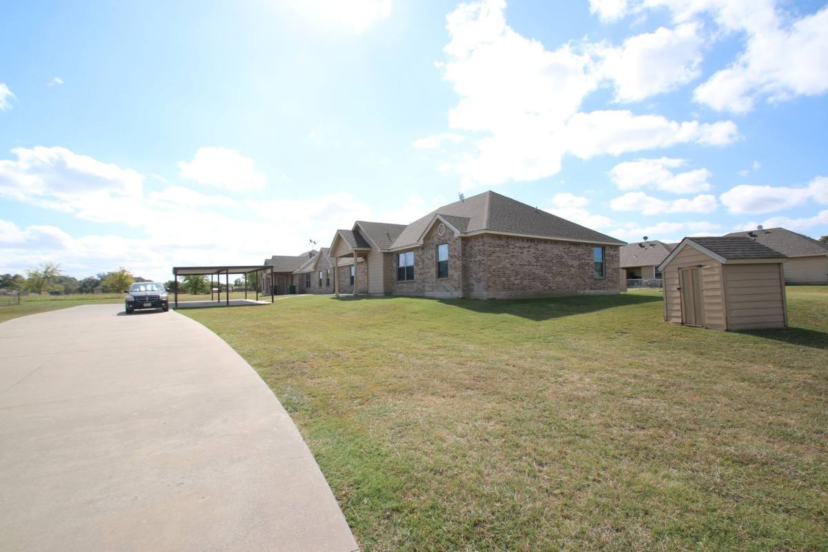 Apartment for rent at 117-119-121-123 Lindas Creek Lane, Weatherford, TX 76088