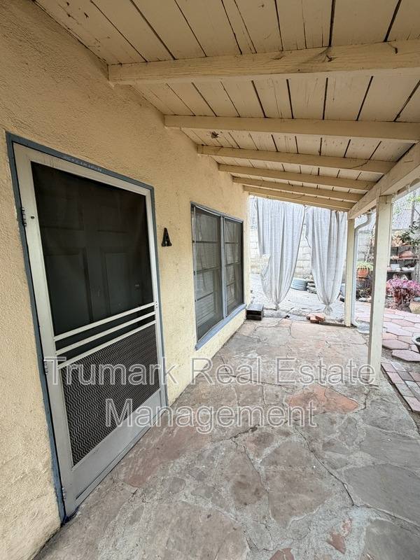 Apartment for rent at 2405 Honolulu Ave #A, Montrose, CA 91020