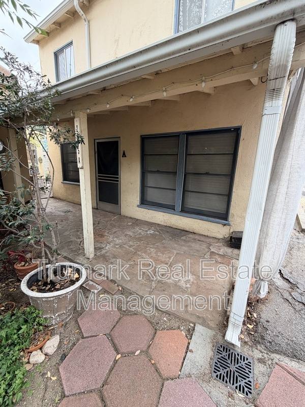 Apartment for rent at 2405 Honolulu Ave #A, Montrose, CA 91020