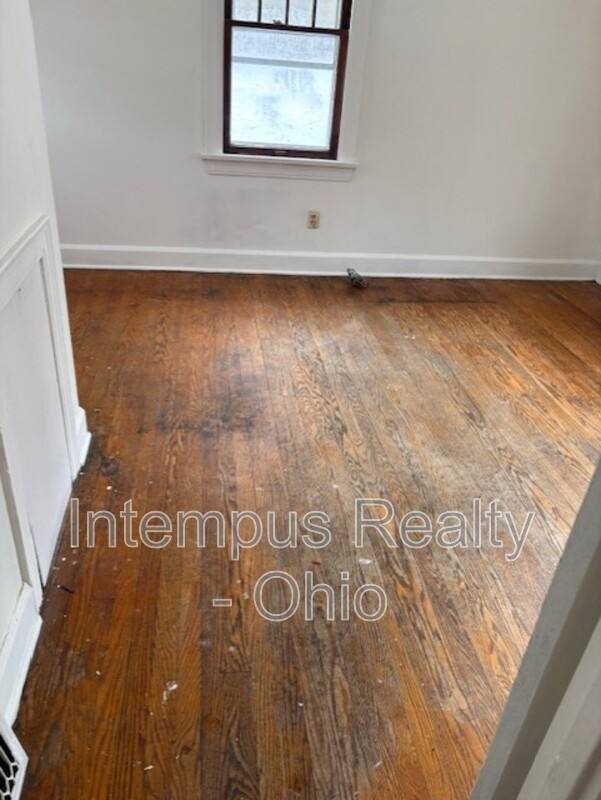 Apartment for rent at 633 Cassius Ave #1, Youngstown, OH 44505