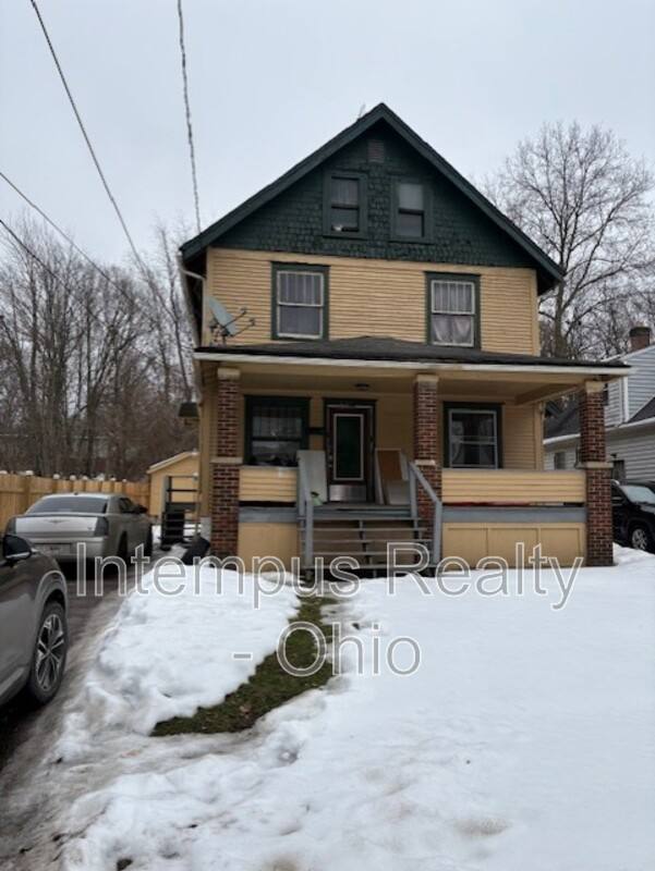 Apartment for rent at 633 Cassius Ave #1, Youngstown, OH 44505