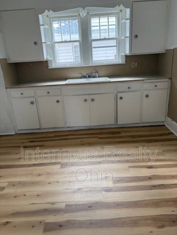 Apartment for rent at 633 Cassius Ave #1, Youngstown, OH 44505