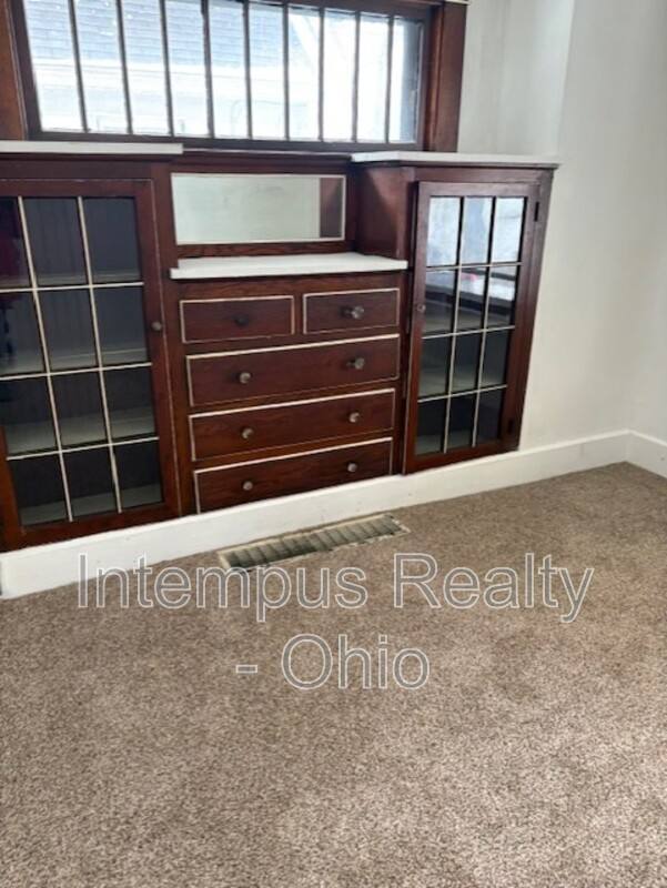 Apartment for rent at 633 Cassius Ave #1, Youngstown, OH 44505