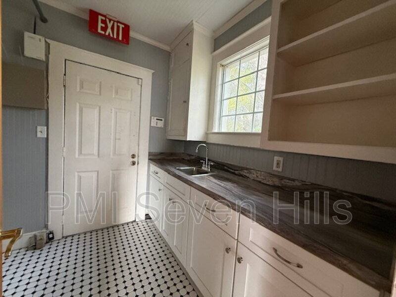 Apartment for rent at 1350 N Gadsden St #B, Tallahassee, FL 32303