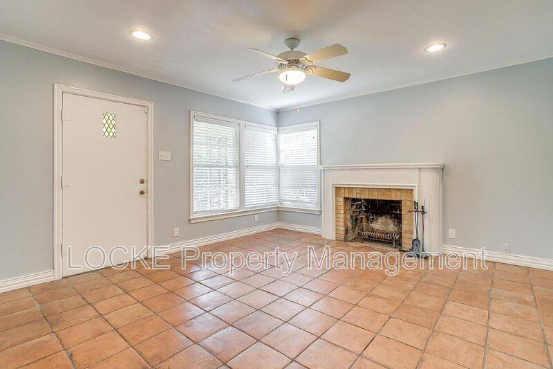 House for rent at 3528 Rogers Ave, Fort Worth, TX 76109