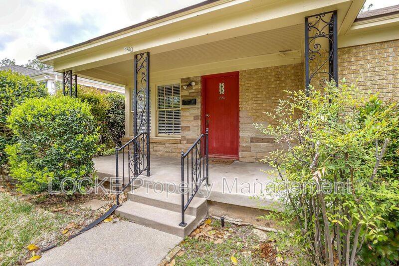 House for rent at 3528 Rogers Ave, Fort Worth, TX 76109