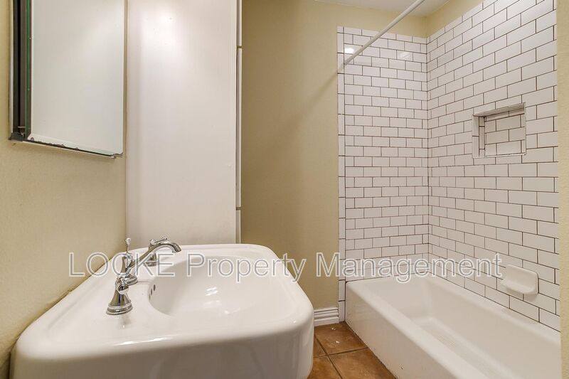 House for rent at 3528 Rogers Ave, Fort Worth, TX 76109