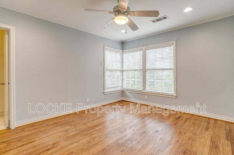 House for rent at 3528 Rogers Ave, Fort Worth, TX 76109