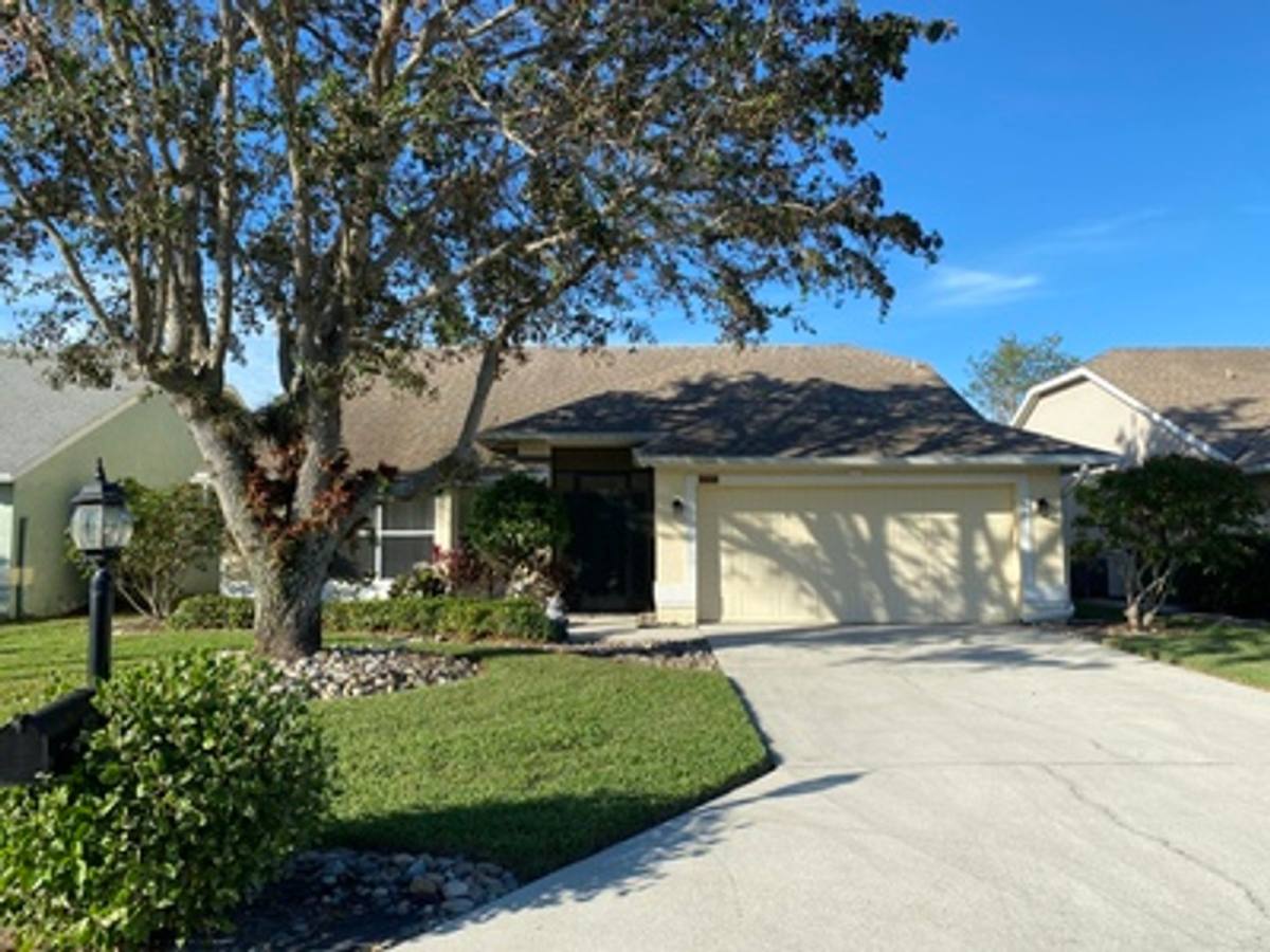 Townhouse for rent at 920 Belville Blvd, Naples, FL 34104