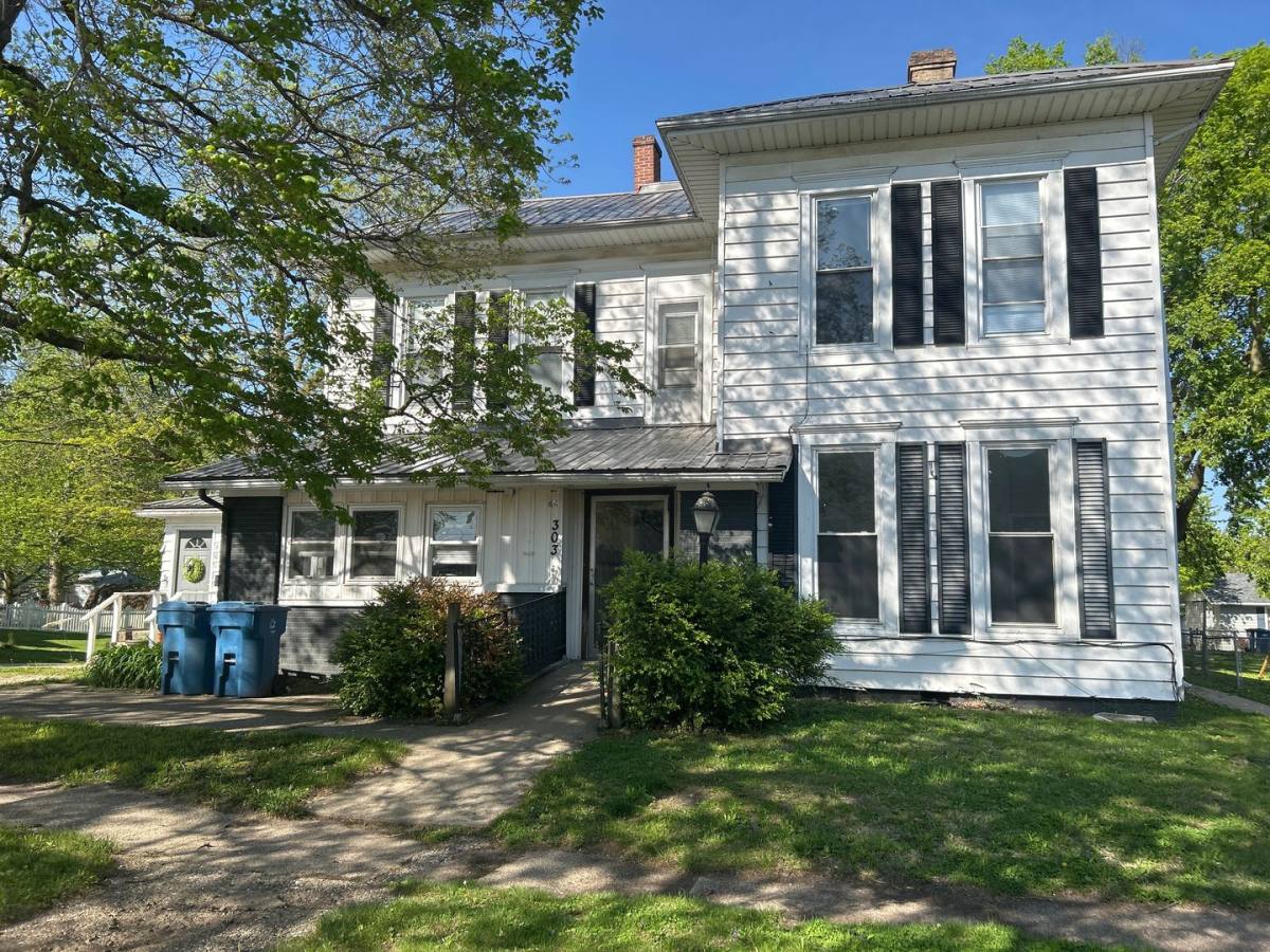 Apartment for rent at 301-303 2nd St, Covington, IN 47932