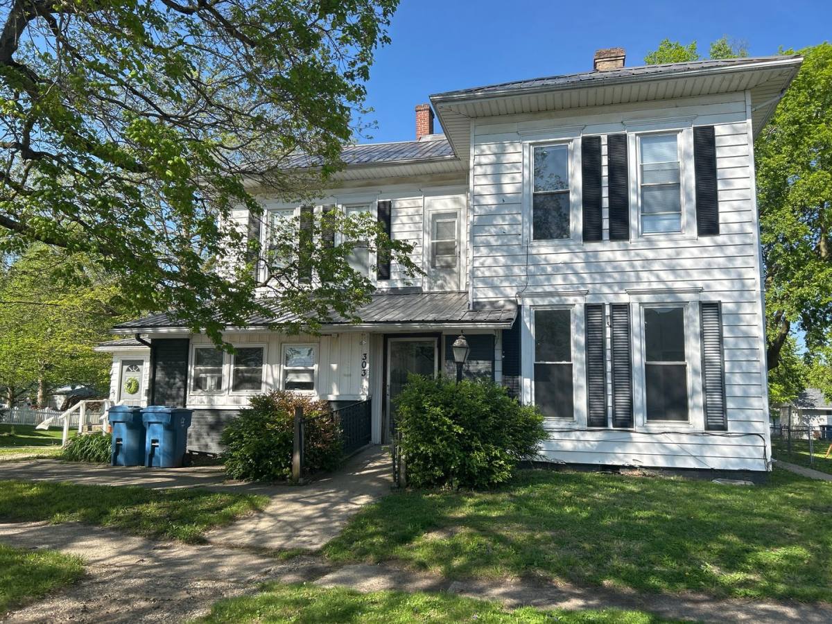 Apartment for rent at 301-303 2nd St, Covington, IN 47932
