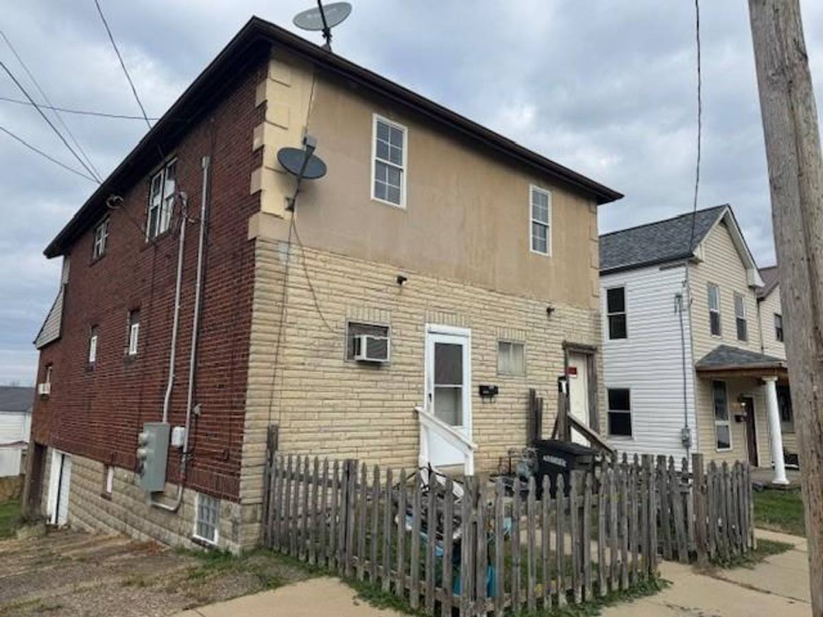 Apartment for rent at 695 Ewing St, Washington, PA 15301