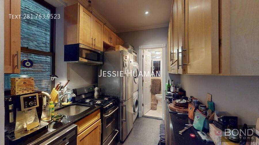 Apartment for rent at 52 Barrow St #B, New York, NY 10014