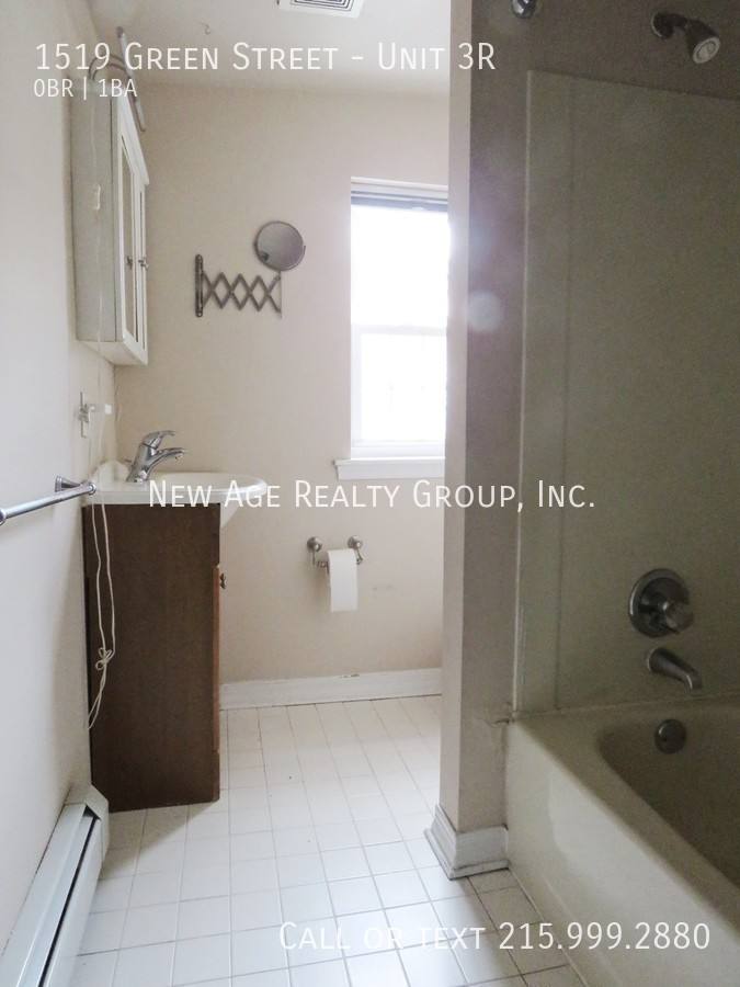 Apartment for rent at 1519 Green St #3R, Philadelphia, PA 19130