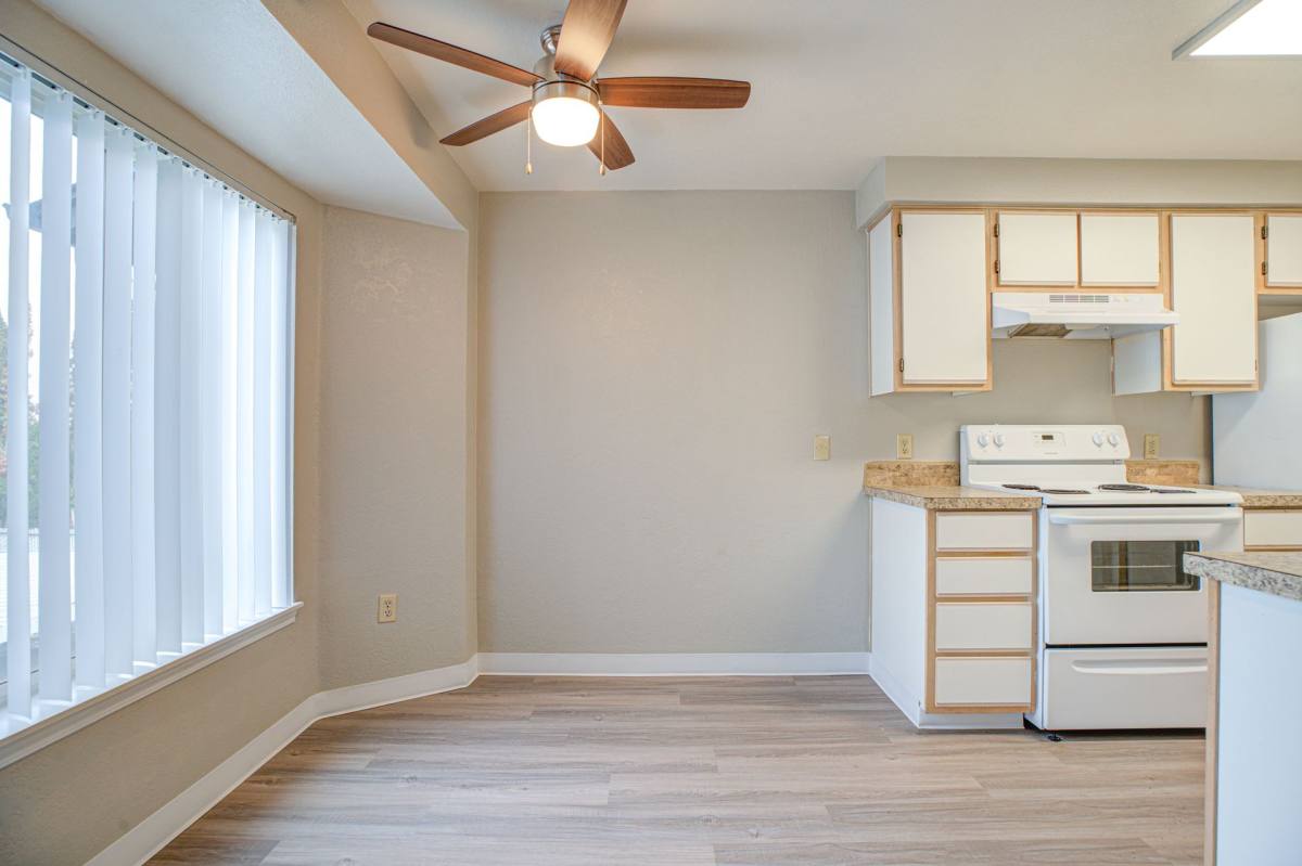 Apartment for rent at 4200 Sunnyview Road, NE, Salem, OR 97305