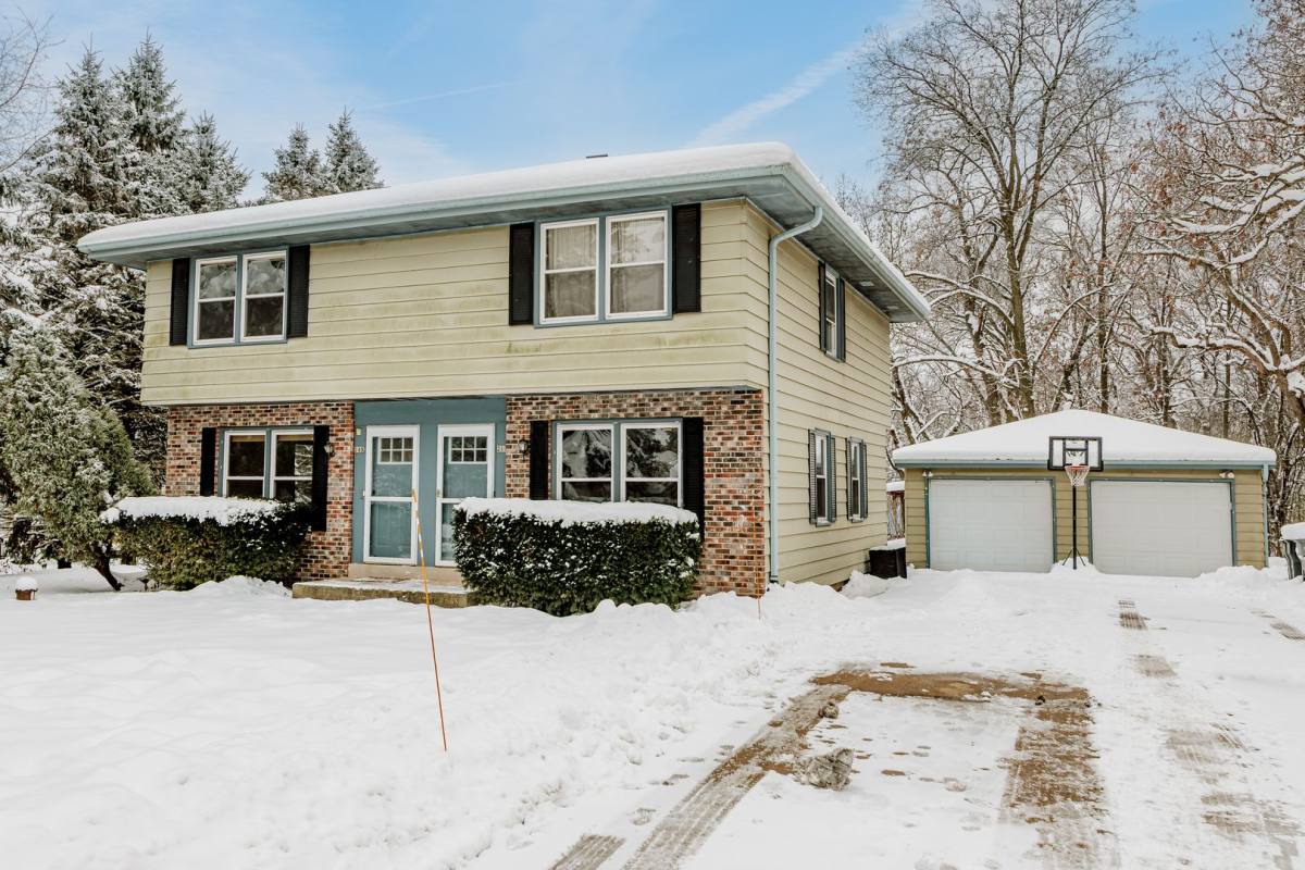 Apartment for rent at 215-217 Pembroke Way -Mydwelling, Nashotah, WI 53058