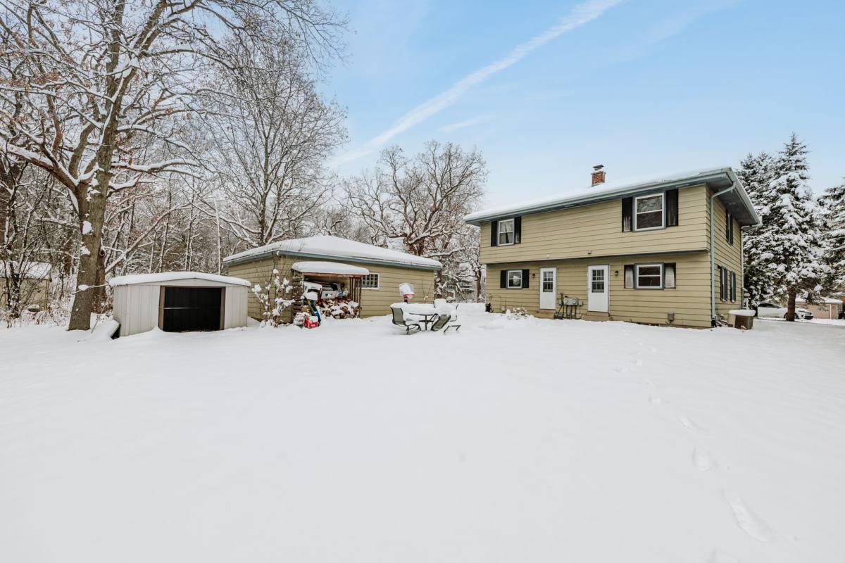 Apartment for rent at 215-217 Pembroke Way -Mydwelling, Nashotah, WI 53058