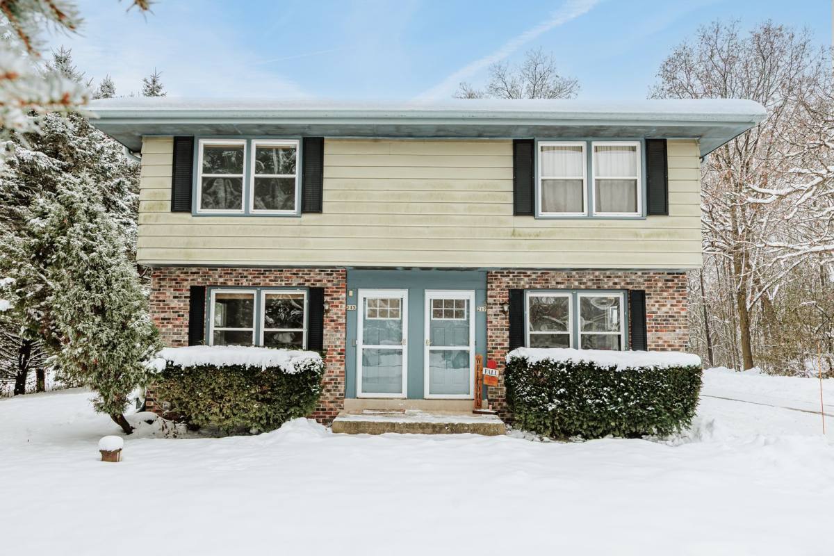 Apartment for rent at 215-217 Pembroke Way -Mydwelling, Nashotah, WI 53058