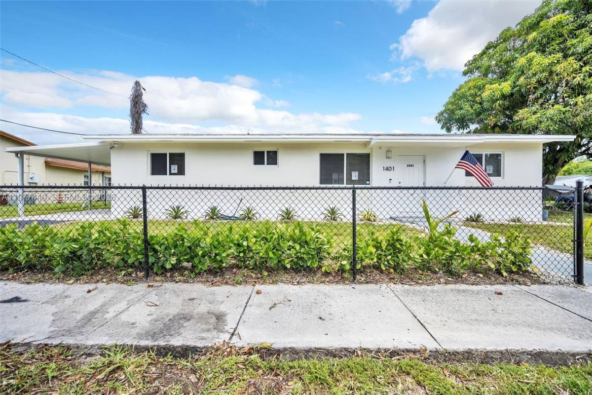 House for rent at 1401 NE 152nd St, Miami, FL 33162