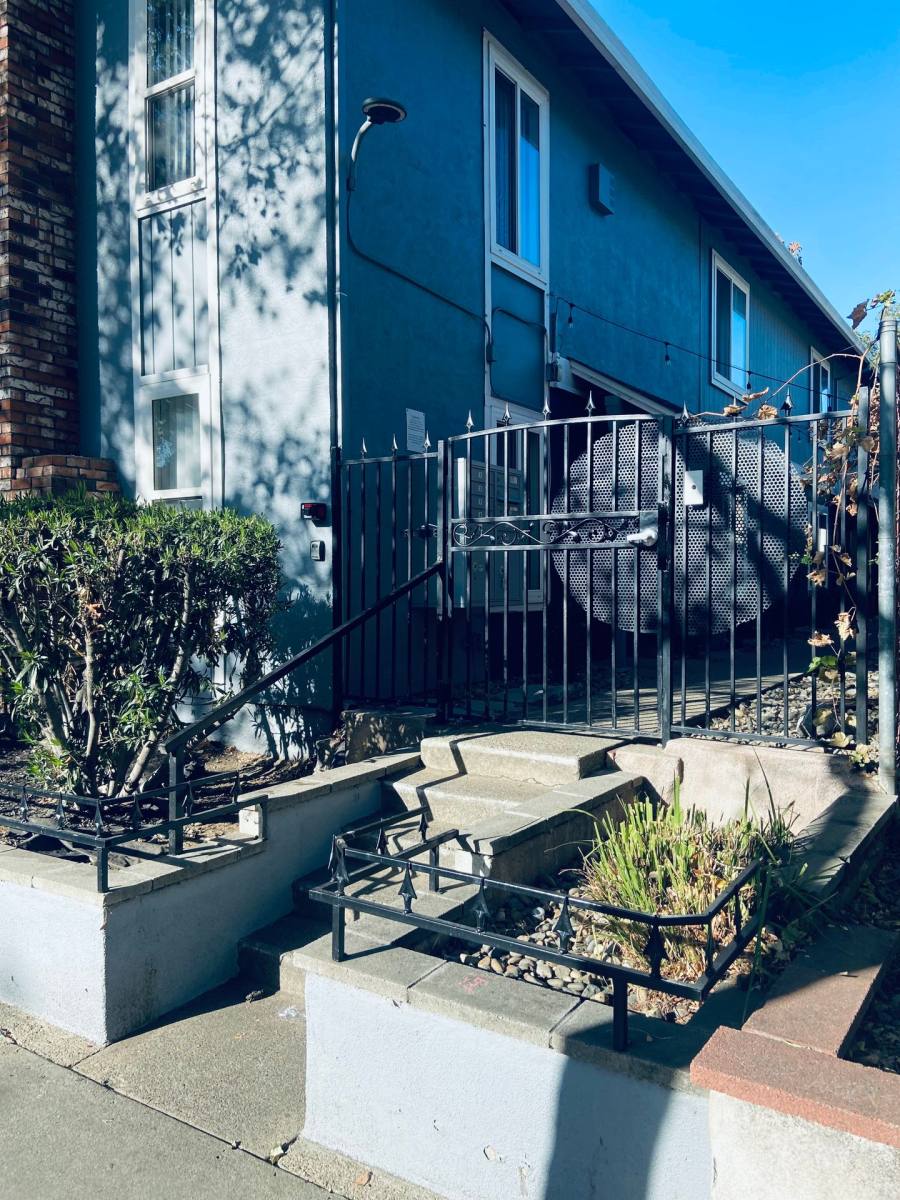 Apartment for rent at 1717 W St, Sacramento, CA 95818