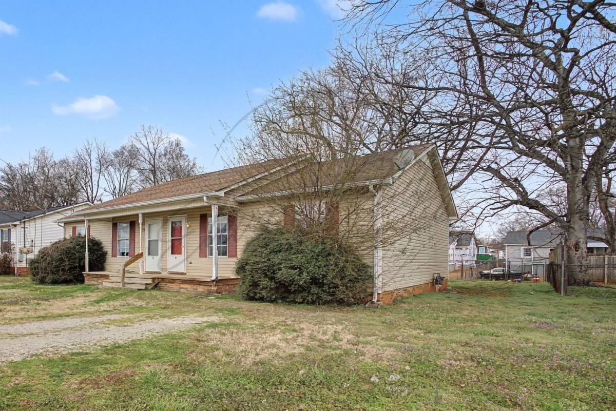 Townhouse for rent at 105 Cloverdale Dr, Columbia, TN 38401