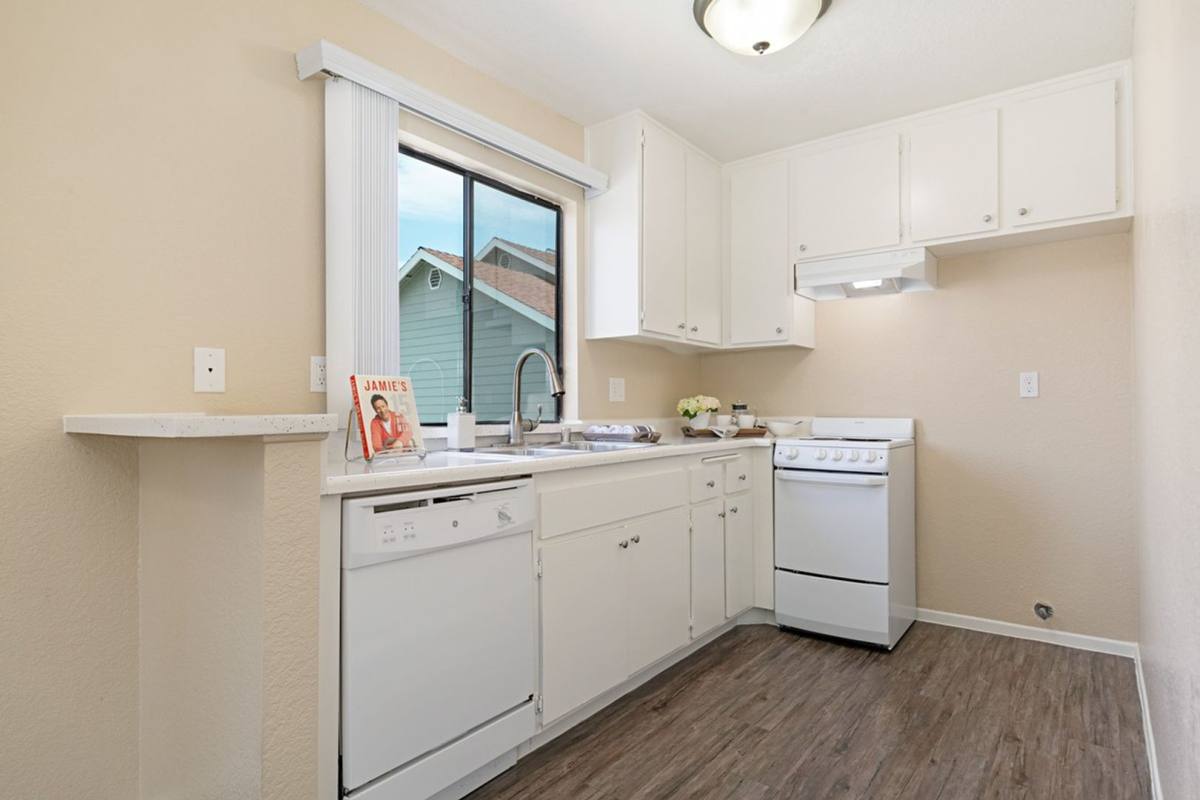 Apartment for rent at 2560 W La Palma Ave, Anaheim, CA 92801