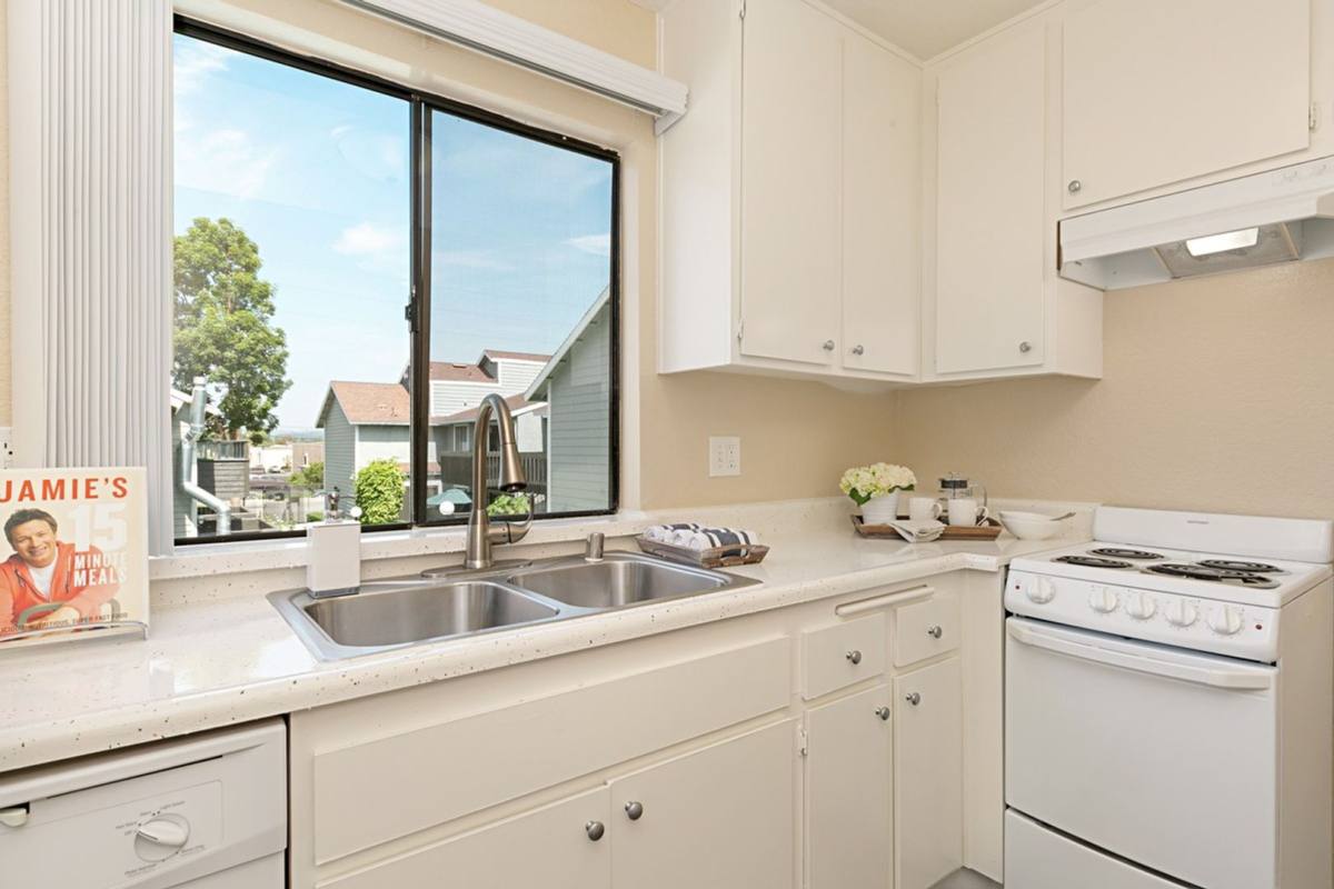 Apartment for rent at 2560 W La Palma Ave, Anaheim, CA 92801