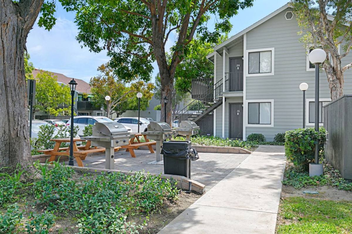 Apartment for rent at 2560 W La Palma Ave, Anaheim, CA 92801