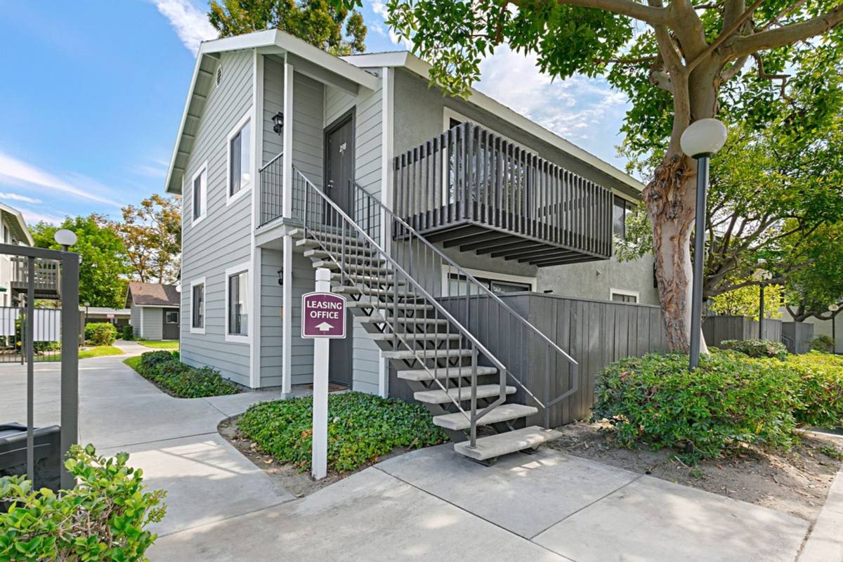 Apartment for rent at 2560 W La Palma Ave, Anaheim, CA 92801