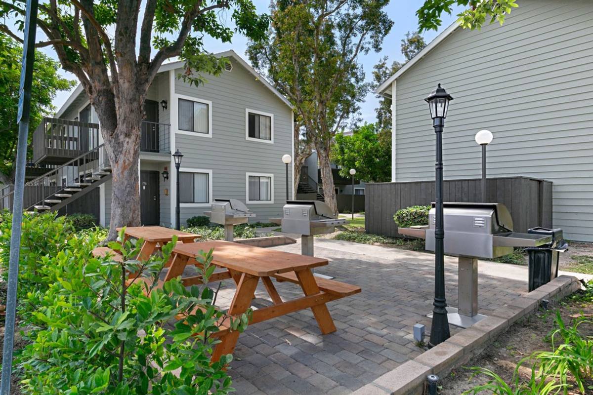 Apartment for rent at 2560 W La Palma Ave, Anaheim, CA 92801