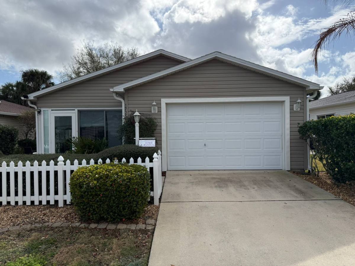 House for rent at 1725 Simpsonville Lane, The Villages, FL 32162