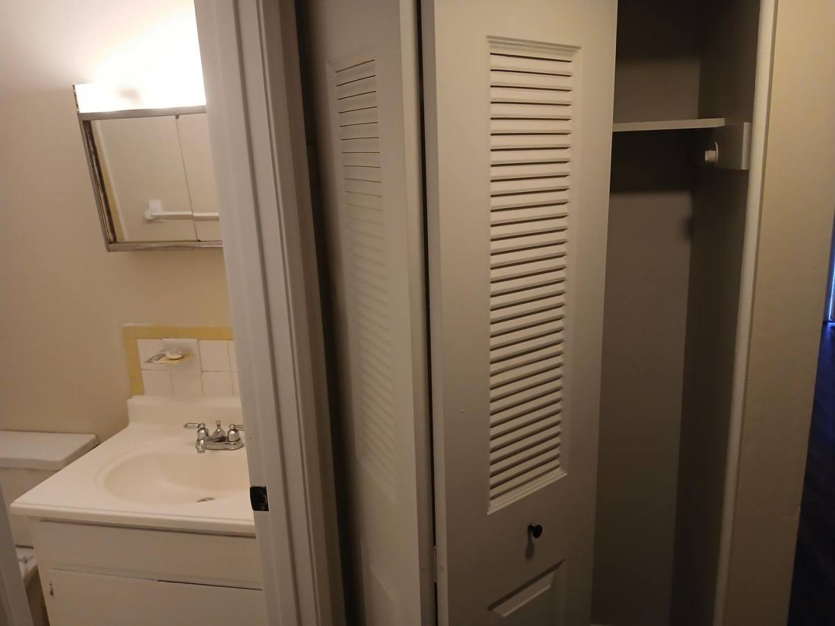 Apartment for rent at 8606 Standing Oak Dr, Louisville, KY 40258