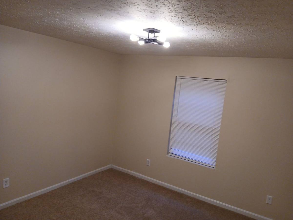 Apartment for rent at 8606 Standing Oak Dr, Louisville, KY 40258