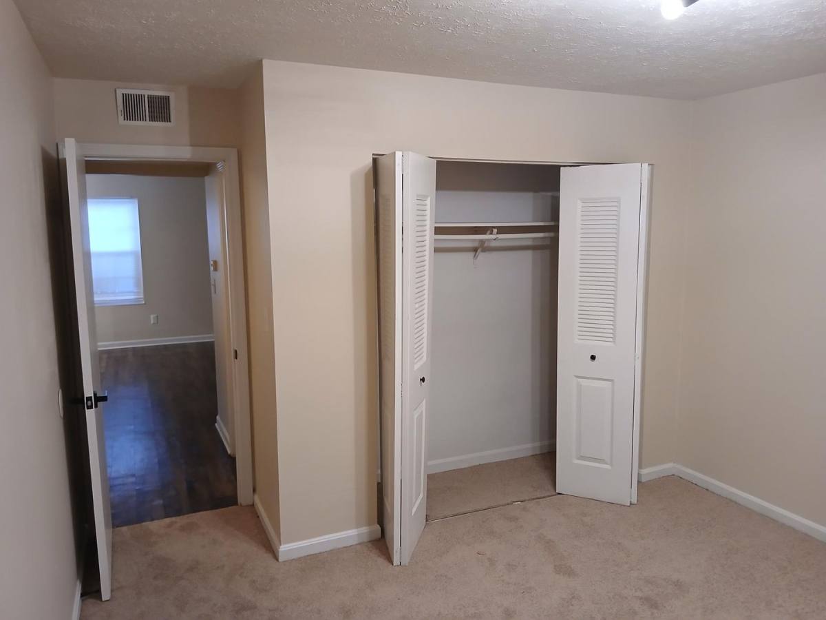 Apartment for rent at 8606 Standing Oak Dr, Louisville, KY 40258
