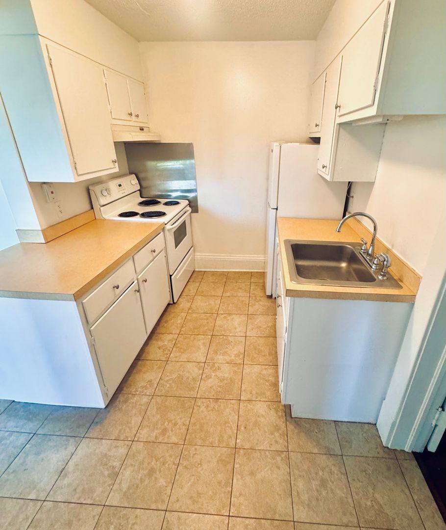 Apartment for rent at 2920 Rhodes Circle, Birmingham, AL 35205