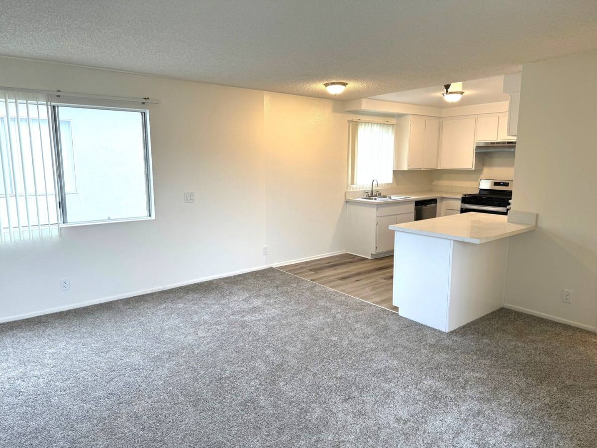 Apartment for rent at 14032 Cordary Ave, Hawthorne, CA 90250