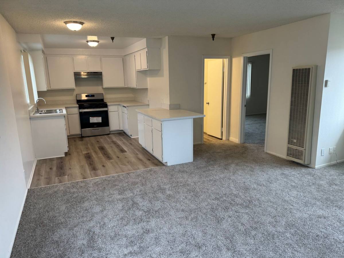 Apartment for rent at 14032 Cordary Ave, Hawthorne, CA 90250