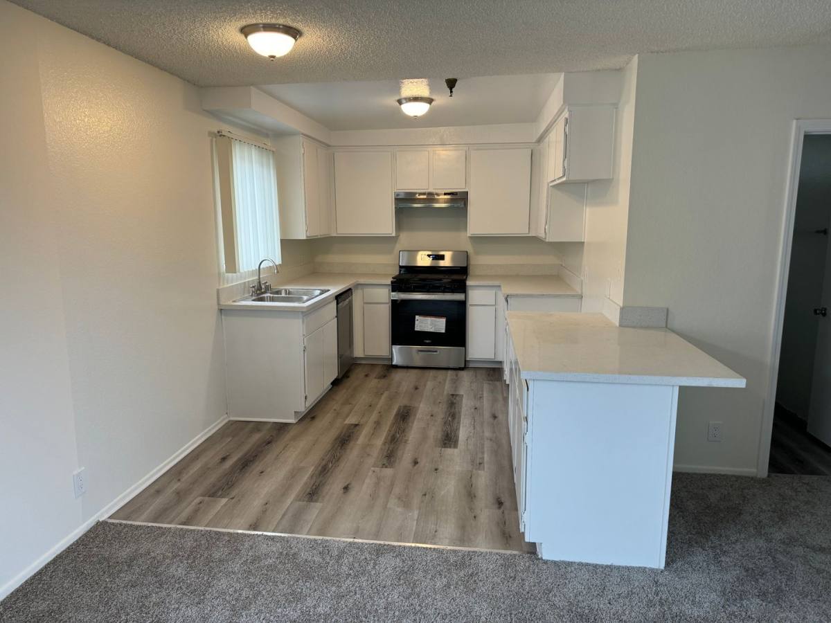 Apartment for rent at 14032 Cordary Ave, Hawthorne, CA 90250