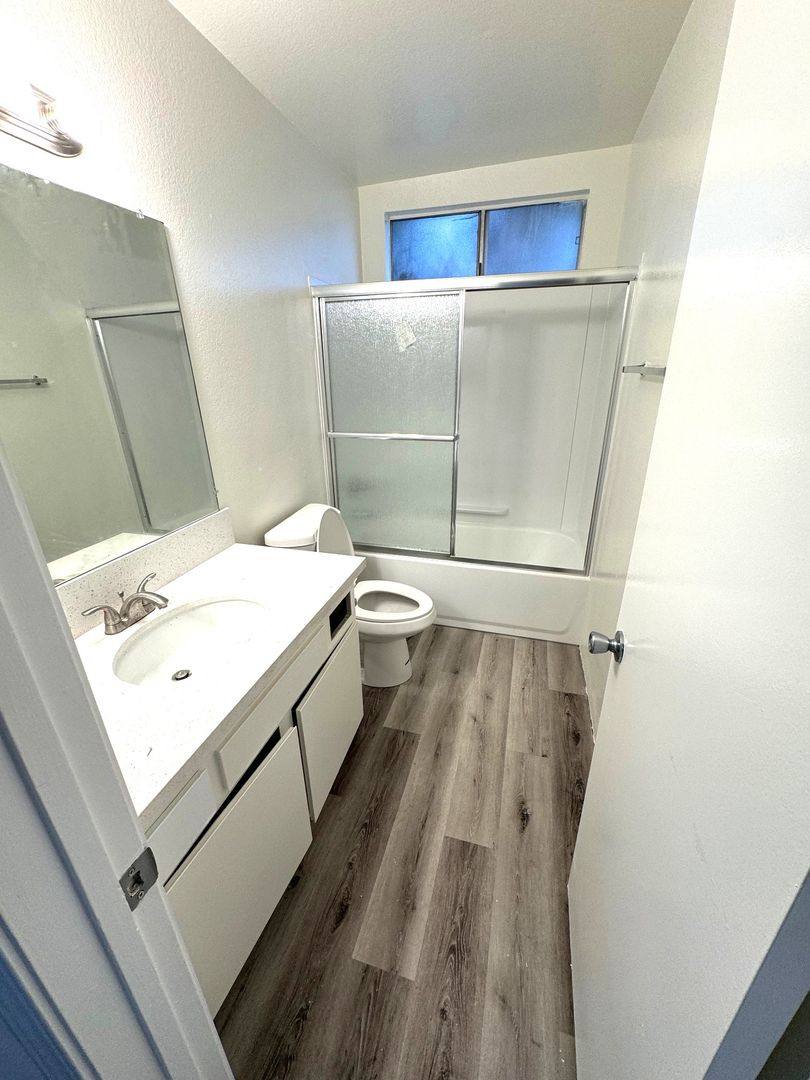 Apartment for rent at 14032 Cordary Ave, Hawthorne, CA 90250