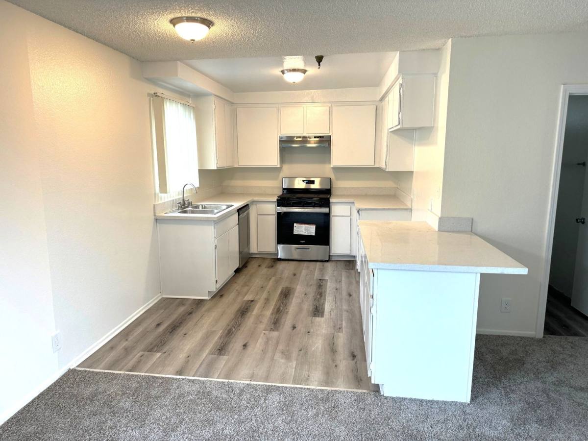 Apartment for rent at 14032 Cordary Ave, Hawthorne, CA 90250