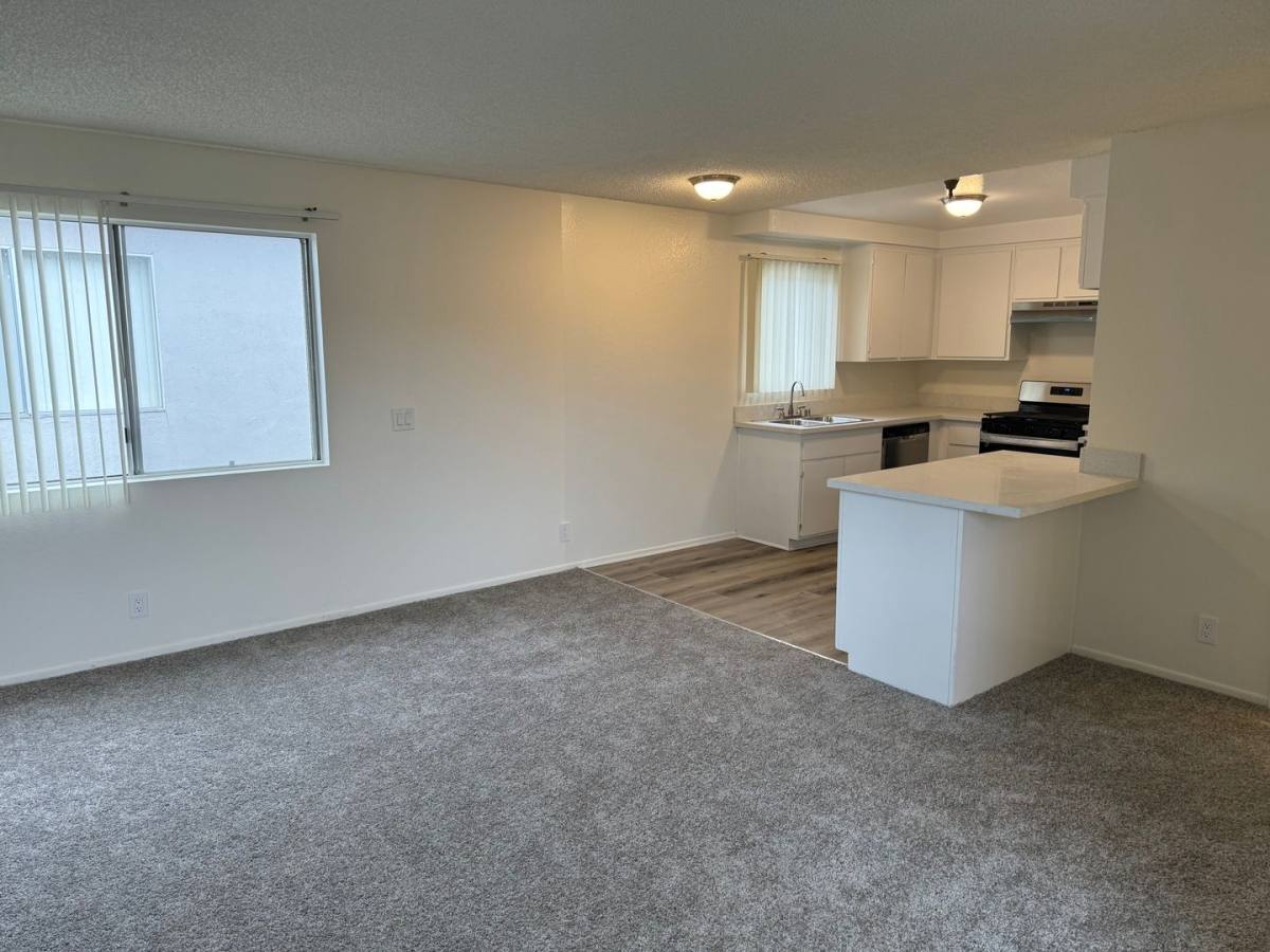 Apartment for rent at 14032 Cordary Ave, Hawthorne, CA 90250
