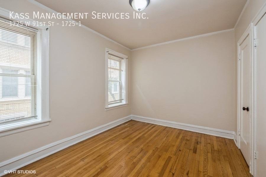 Apartment for rent at 1725 W 91st St #1, Chicago, IL 60620
