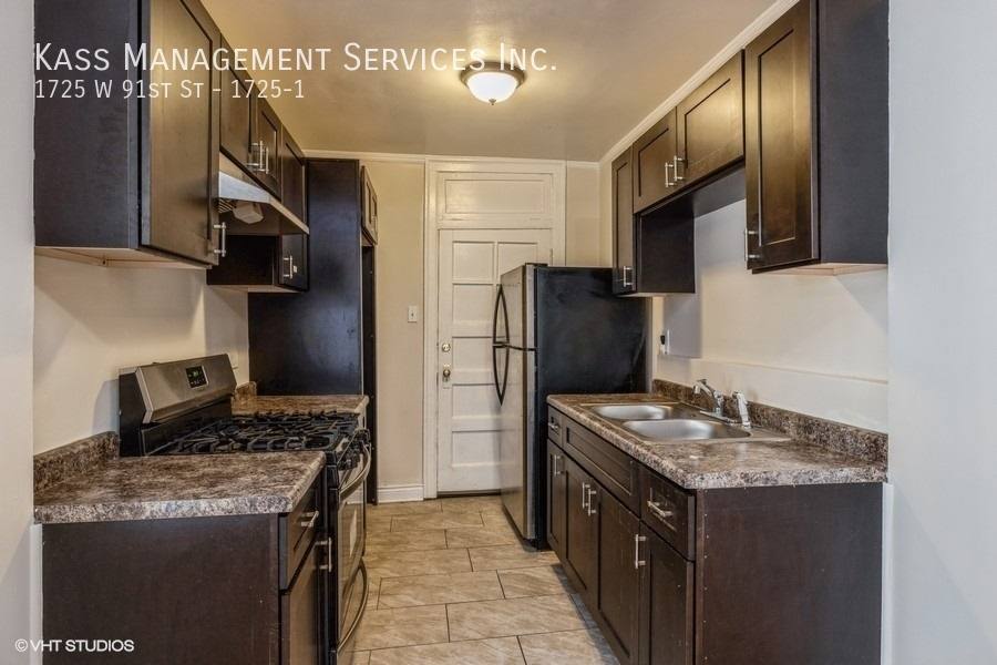 Apartment for rent at 1725 W 91st St #1, Chicago, IL 60620