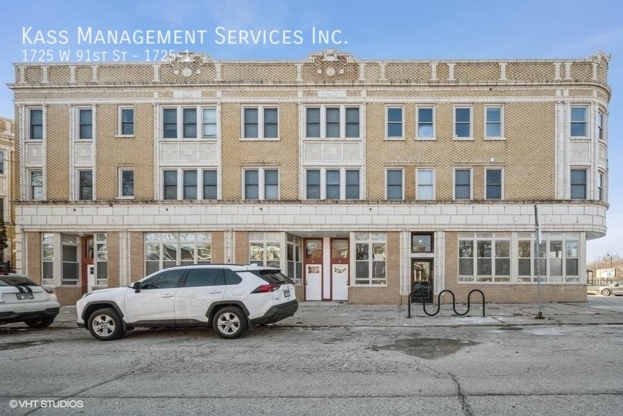 Apartment for rent at 1725 W 91st St #1, Chicago, IL 60620