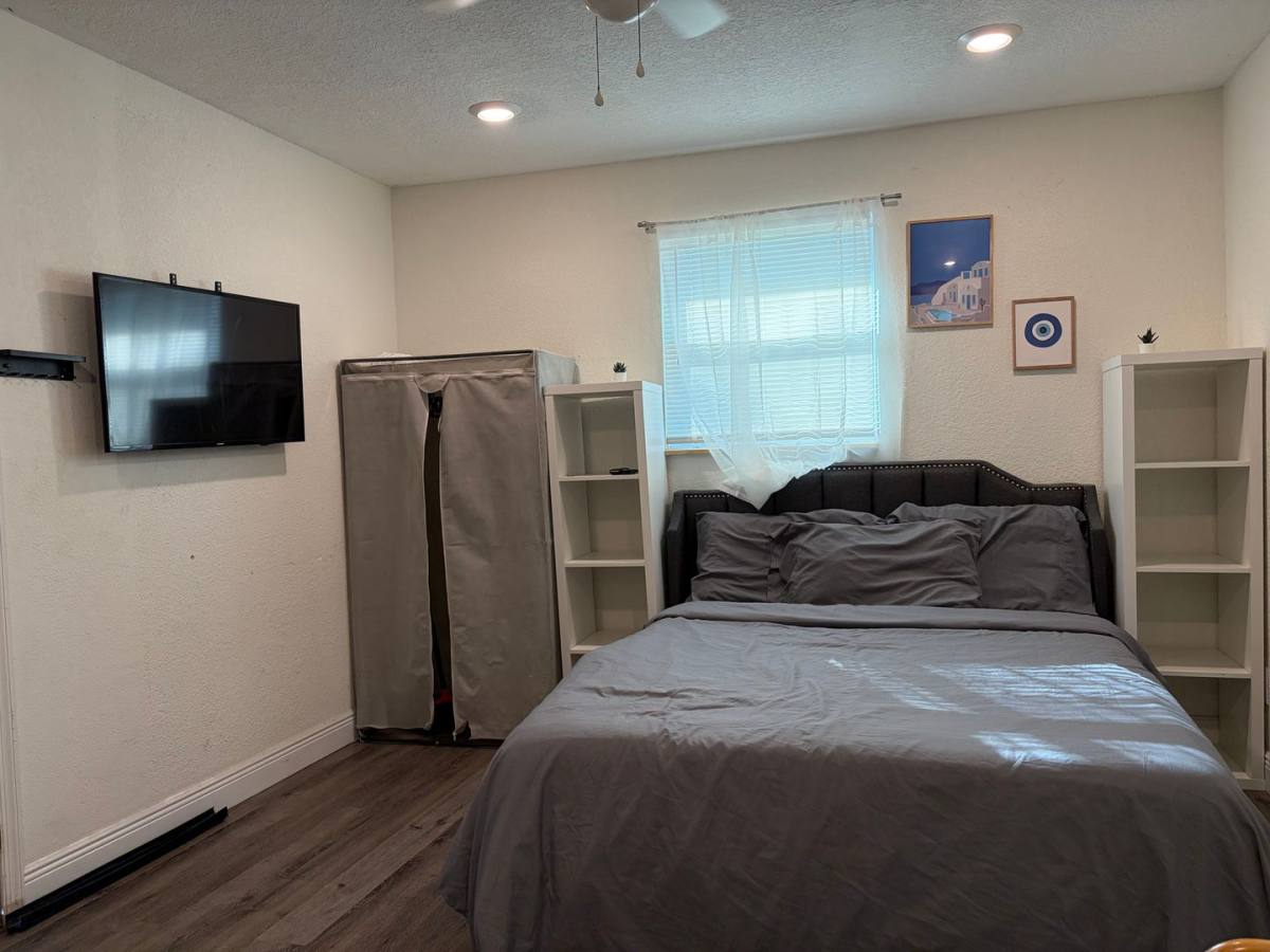 House for rent at 2722 14th Ave S, Saint Petersburg, FL 33712