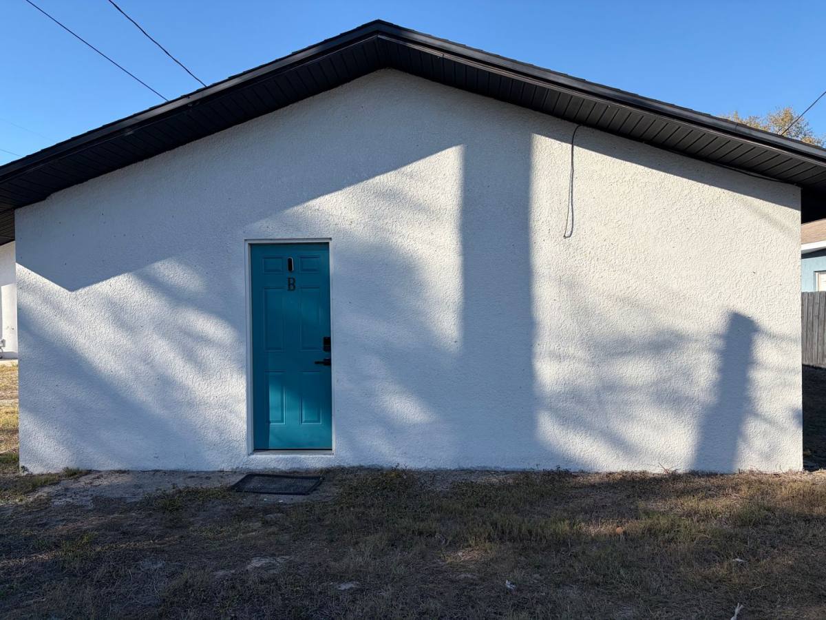 House for rent at 2722 14th Ave S, Saint Petersburg, FL 33712
