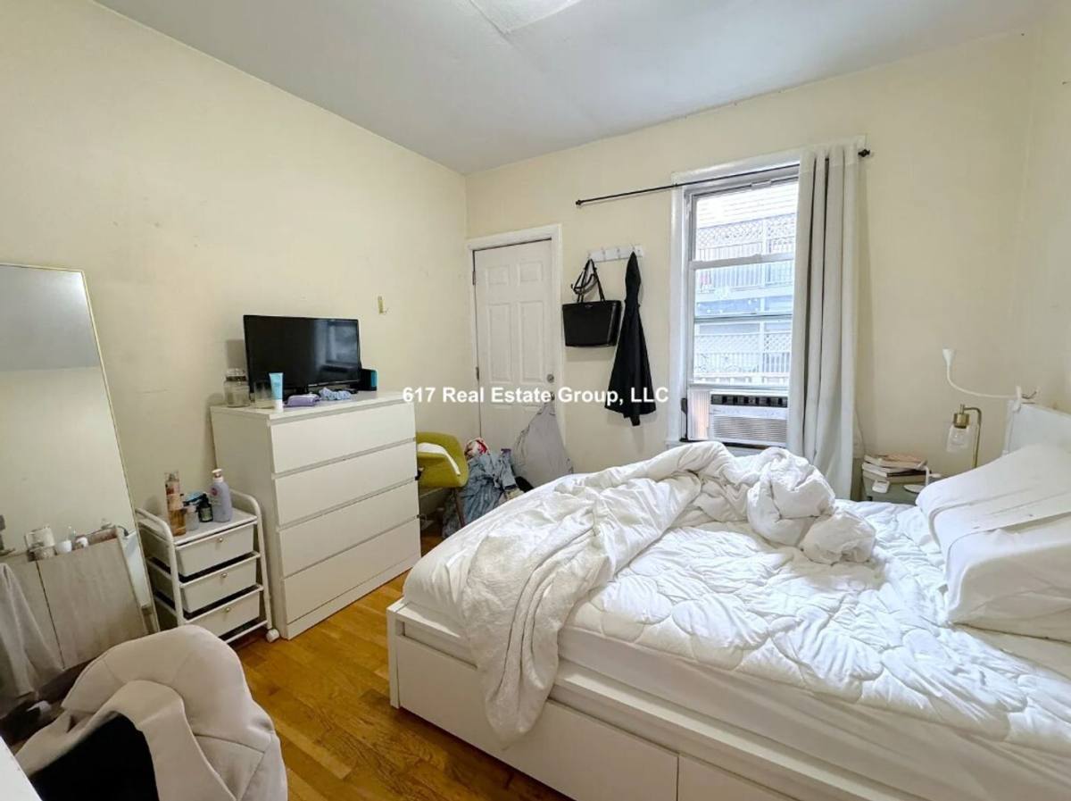 House for rent at 212 Freeman St #2B, Brookline, MA 02446
