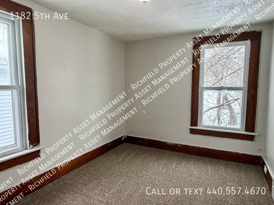 House for rent at 1182 5th Ave, Akron, OH 44306